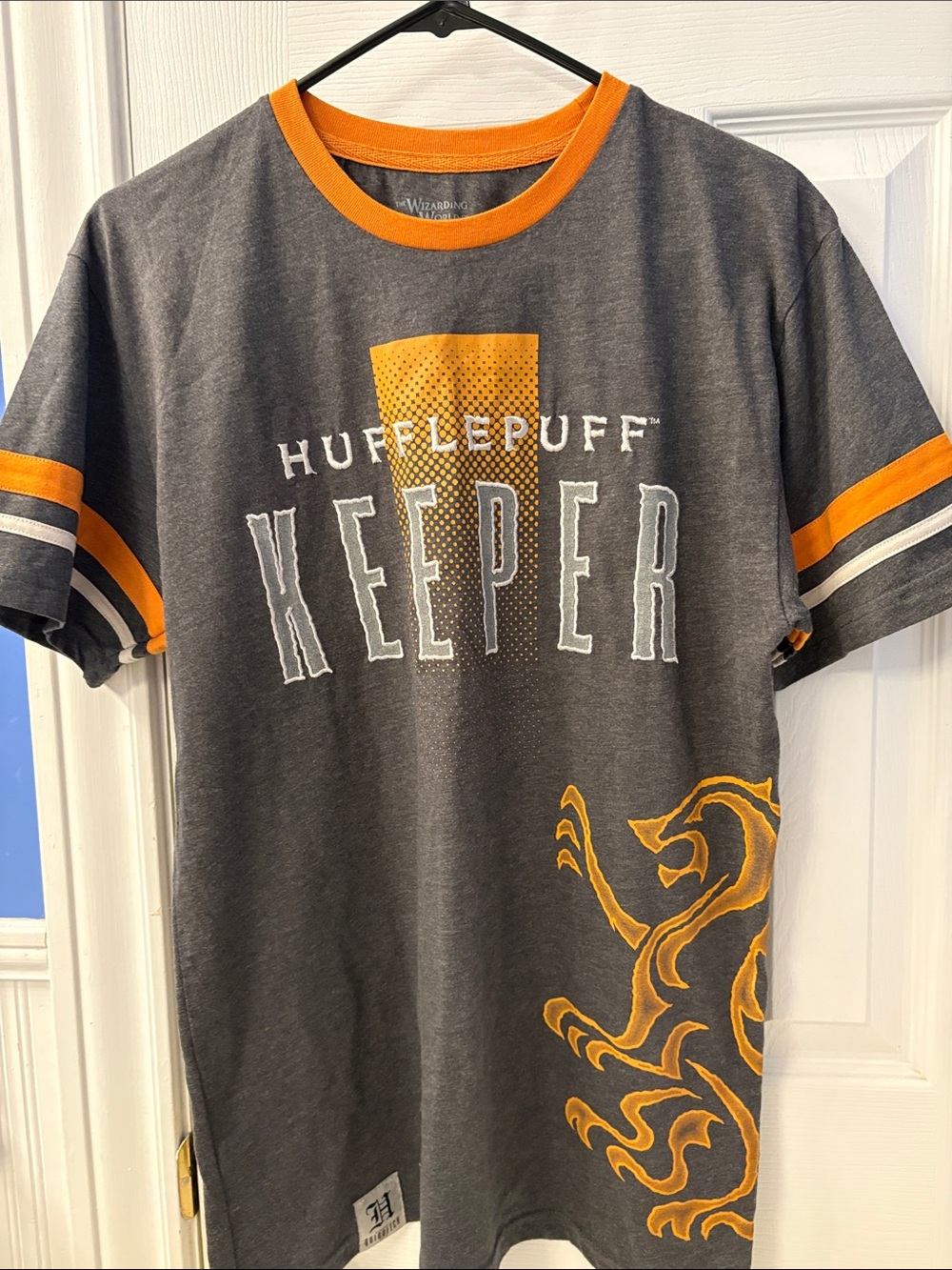 Harry Potter Hufflepuff Keeper Quidditch Logo Tee - Gray, white, orange, size M
